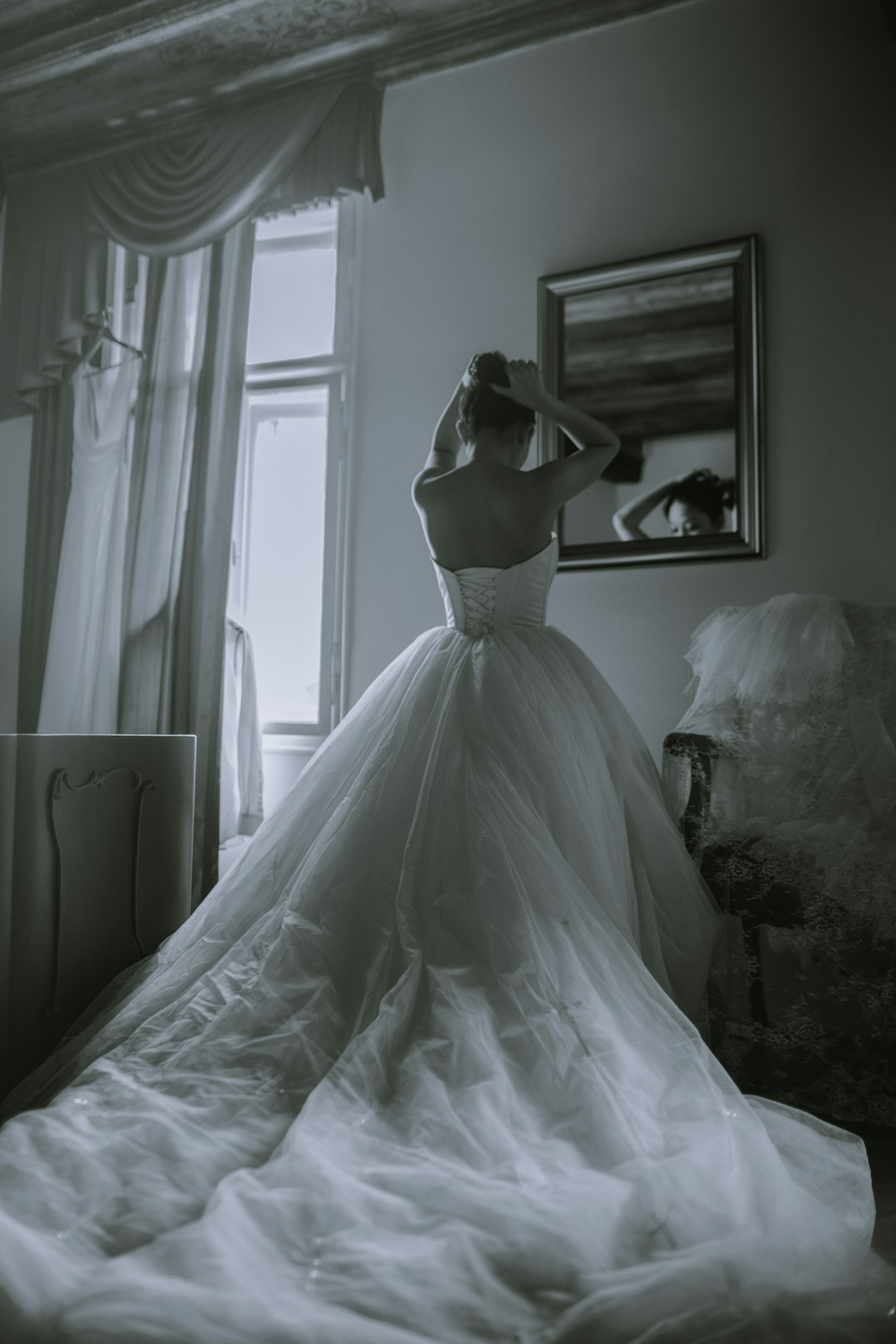 Vale & Ivory bride in mirror, monochrome
